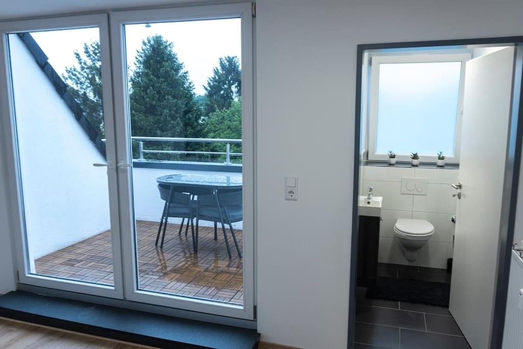 Moderne Ferienwohnung In Gelsenkirchen-Schalke Fuer 1 Bis 7 Personen Mit Terrasse, Ideal Fuer Gruppen & Stadionbesuche מראה חיצוני תמונה