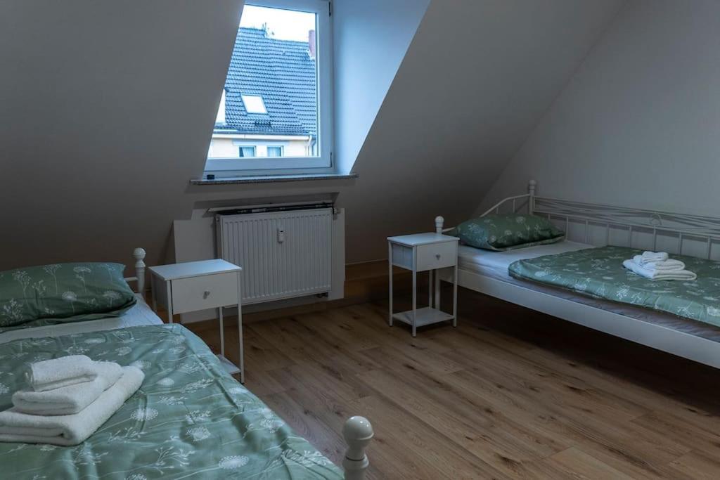 Moderne Ferienwohnung In Gelsenkirchen-Schalke Fuer 1 Bis 7 Personen Mit Terrasse, Ideal Fuer Gruppen & Stadionbesuche מראה חיצוני תמונה