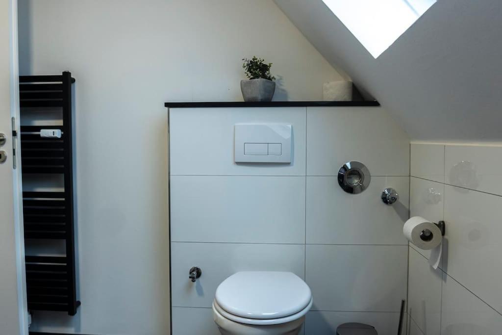 Moderne Ferienwohnung In Gelsenkirchen-Schalke Fuer 1 Bis 7 Personen Mit Terrasse, Ideal Fuer Gruppen & Stadionbesuche מראה חיצוני תמונה