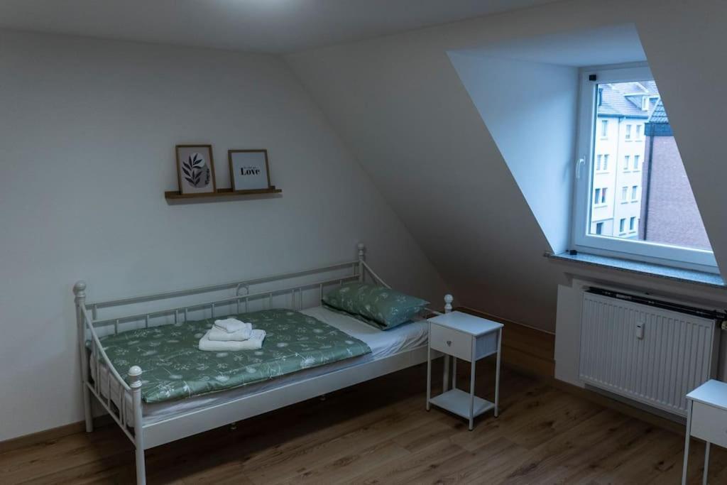 Moderne Ferienwohnung In Gelsenkirchen-Schalke Fuer 1 Bis 7 Personen Mit Terrasse, Ideal Fuer Gruppen & Stadionbesuche מראה חיצוני תמונה