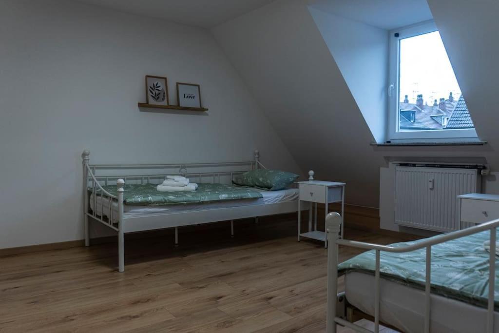 Moderne Ferienwohnung In Gelsenkirchen-Schalke Fuer 1 Bis 7 Personen Mit Terrasse, Ideal Fuer Gruppen & Stadionbesuche מראה חיצוני תמונה