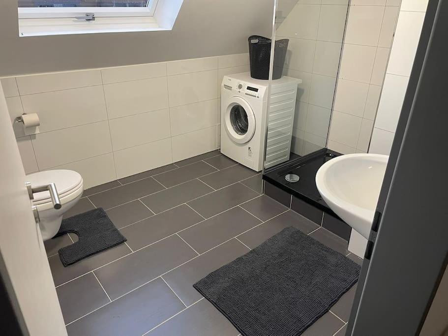 Moderne Ferienwohnung In Gelsenkirchen-Schalke Fuer 1 Bis 7 Personen Mit Terrasse, Ideal Fuer Gruppen & Stadionbesuche מראה חיצוני תמונה