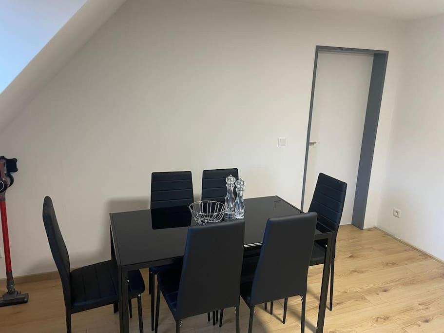 Moderne Ferienwohnung In Gelsenkirchen-Schalke Fuer 1 Bis 7 Personen Mit Terrasse, Ideal Fuer Gruppen & Stadionbesuche מראה חיצוני תמונה