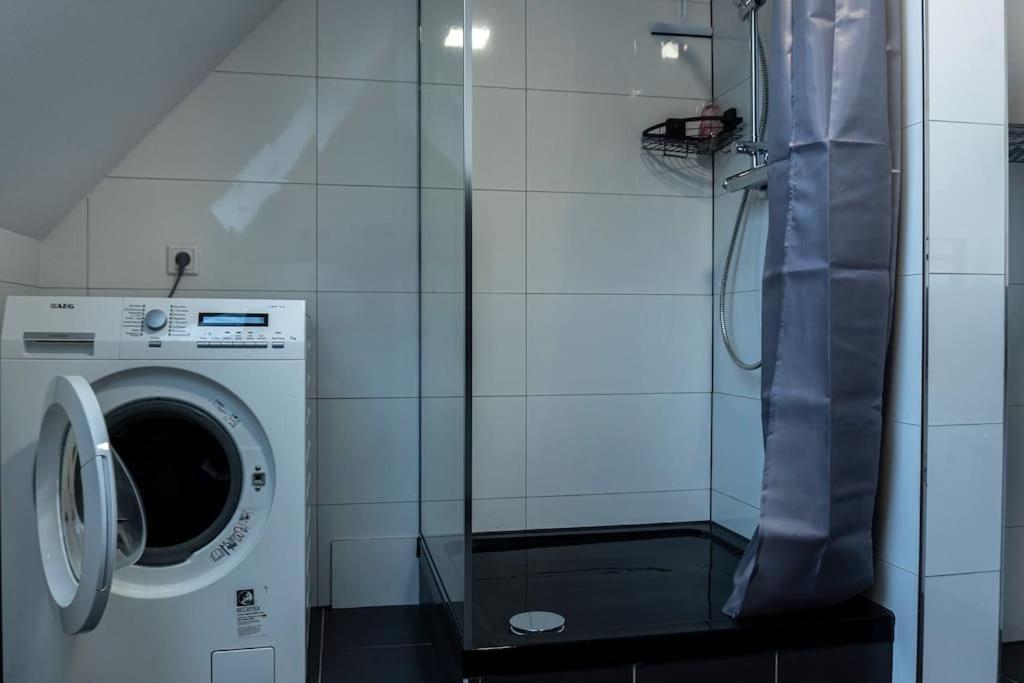 Moderne Ferienwohnung In Gelsenkirchen-Schalke Fuer 1 Bis 7 Personen Mit Terrasse, Ideal Fuer Gruppen & Stadionbesuche מראה חיצוני תמונה