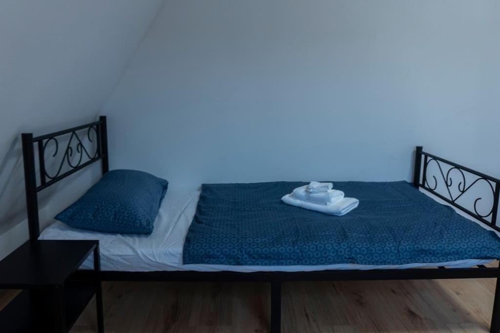 Moderne Ferienwohnung In Gelsenkirchen-Schalke Fuer 1 Bis 7 Personen Mit Terrasse, Ideal Fuer Gruppen & Stadionbesuche מראה חיצוני תמונה