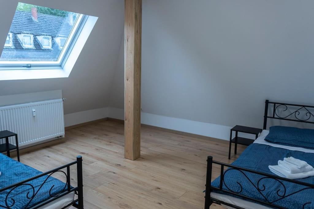 Moderne Ferienwohnung In Gelsenkirchen-Schalke Fuer 1 Bis 7 Personen Mit Terrasse, Ideal Fuer Gruppen & Stadionbesuche מראה חיצוני תמונה