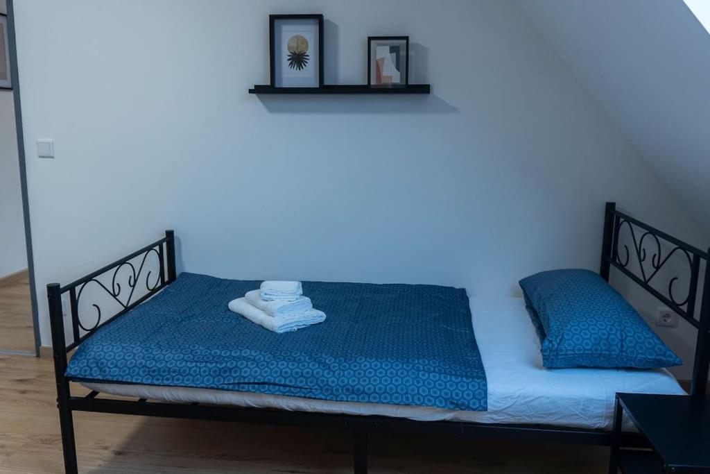 Moderne Ferienwohnung In Gelsenkirchen-Schalke Fuer 1 Bis 7 Personen Mit Terrasse, Ideal Fuer Gruppen & Stadionbesuche מראה חיצוני תמונה