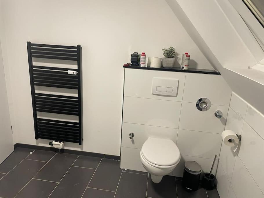 Moderne Ferienwohnung In Gelsenkirchen-Schalke Fuer 1 Bis 7 Personen Mit Terrasse, Ideal Fuer Gruppen & Stadionbesuche מראה חיצוני תמונה