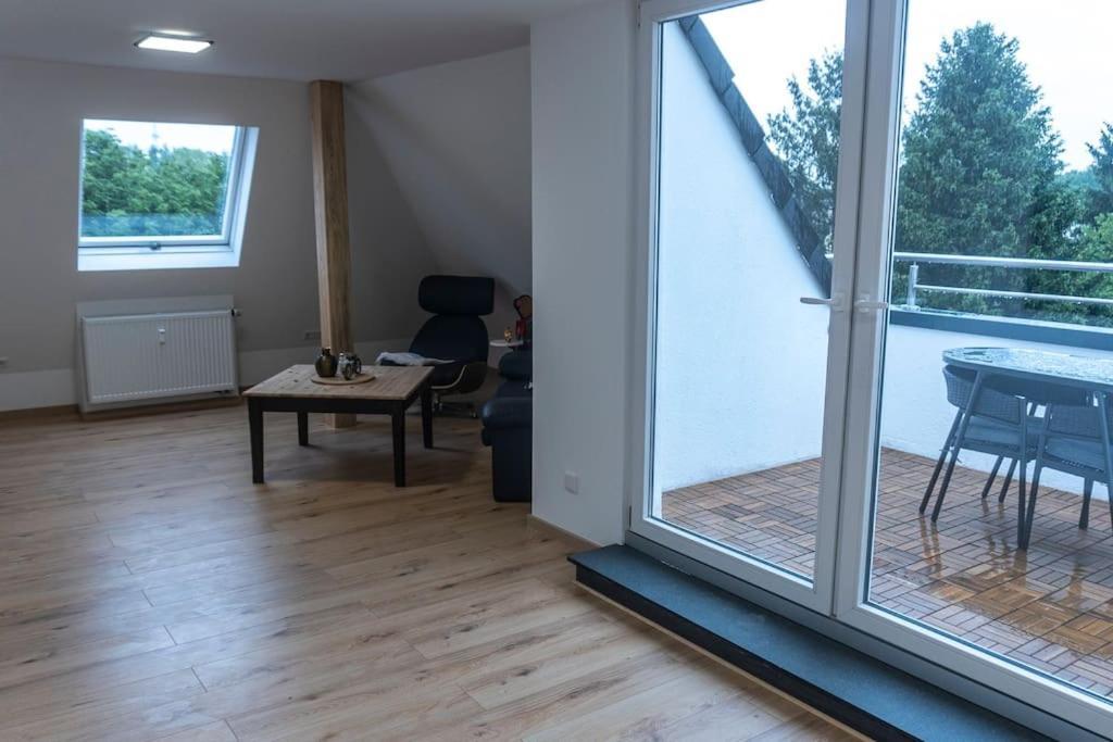 Moderne Ferienwohnung In Gelsenkirchen-Schalke Fuer 1 Bis 7 Personen Mit Terrasse, Ideal Fuer Gruppen & Stadionbesuche מראה חיצוני תמונה