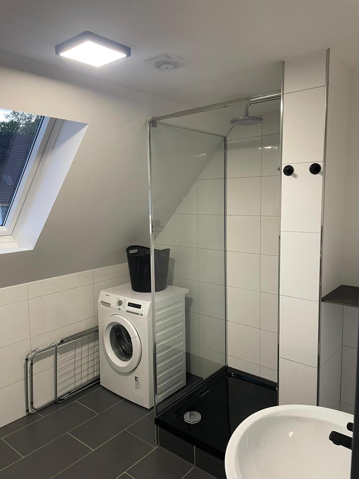 Moderne Ferienwohnung In Gelsenkirchen-Schalke Fuer 1 Bis 7 Personen Mit Terrasse, Ideal Fuer Gruppen & Stadionbesuche מראה חיצוני תמונה