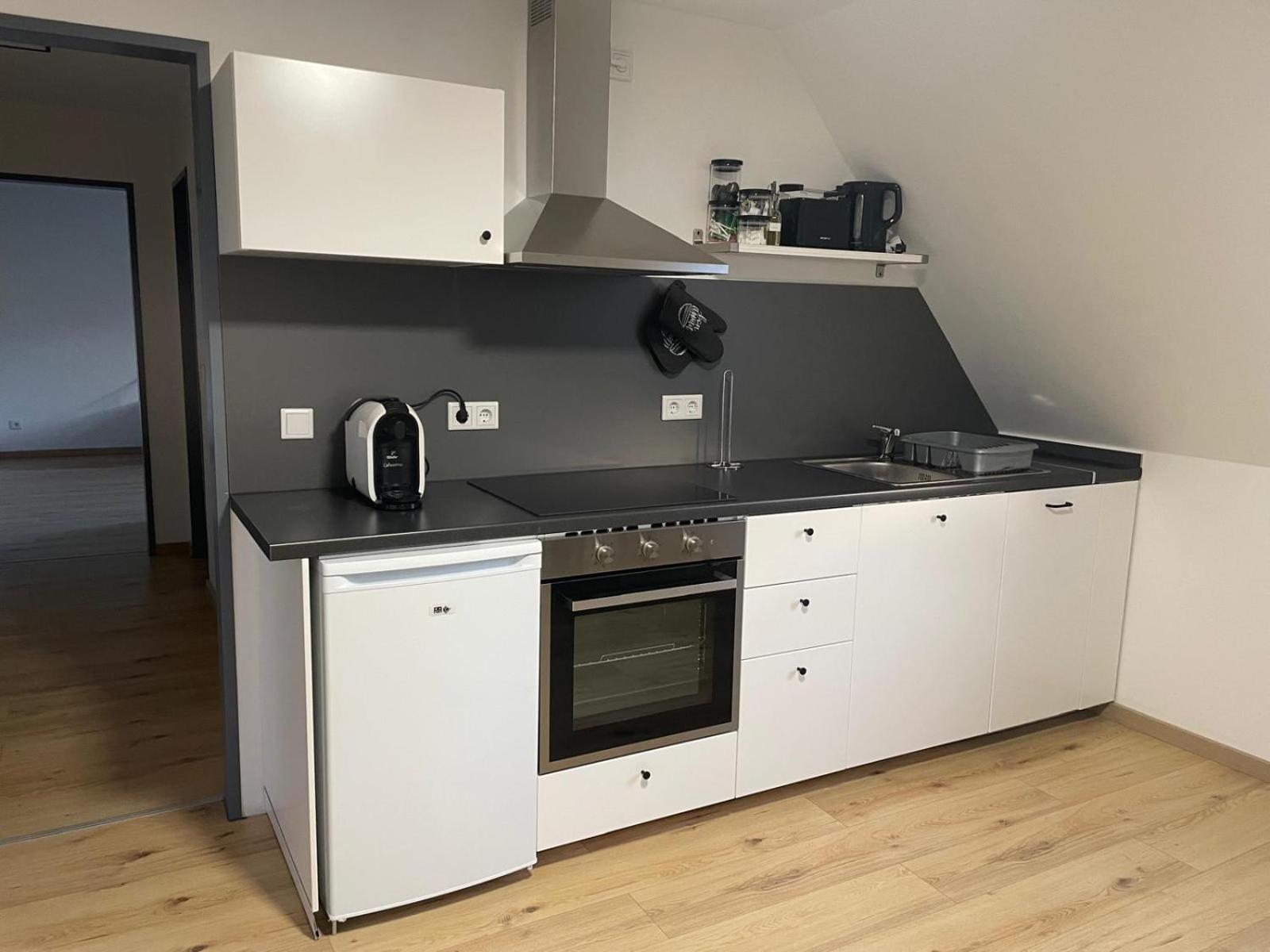 Moderne Ferienwohnung In Gelsenkirchen-Schalke Fuer 1 Bis 7 Personen Mit Terrasse, Ideal Fuer Gruppen & Stadionbesuche מראה חיצוני תמונה